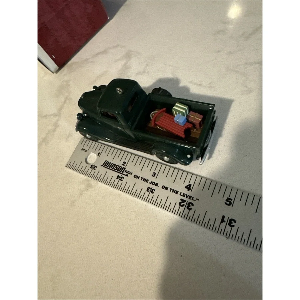 1998 Hallmark Keepsake Ornament 1937 Green Ford V-8 Truck All-American Trucks